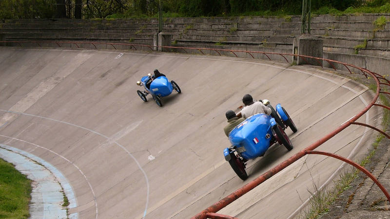 Illustration for article titled Vintage cars descend upon 115-year-old Velodrome